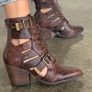 Coconuts Getty cutout Bootie sz 9, worn once.